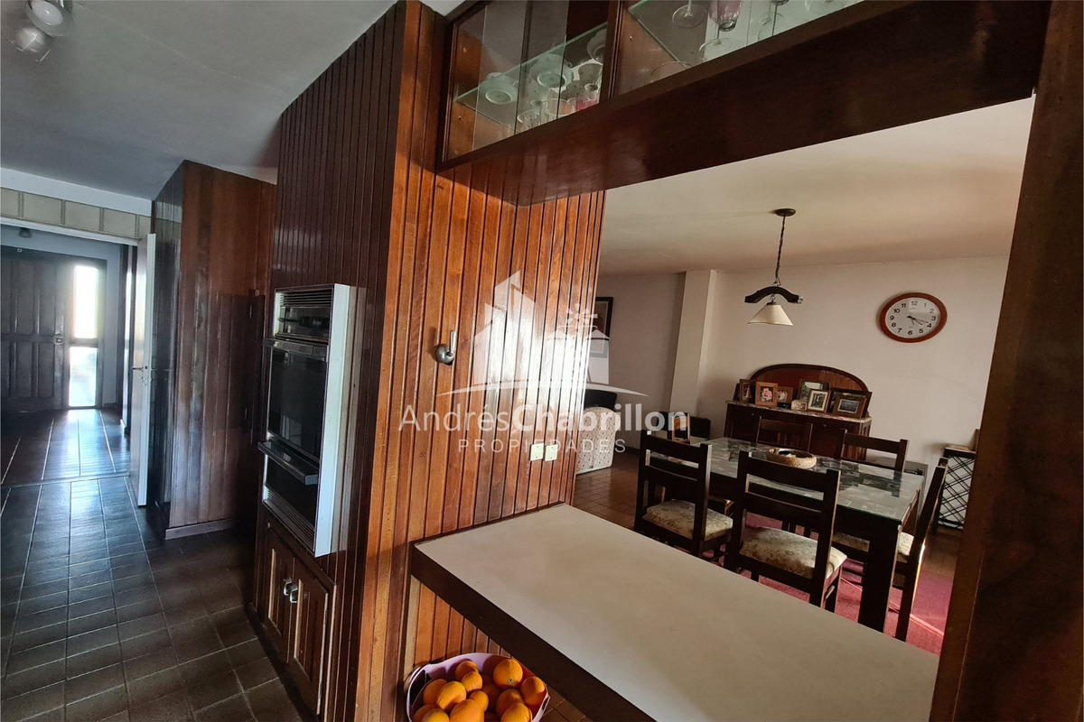 Hermosa Casa Semicéntrica De Tres Dormitorios Con Pileta - foto 4