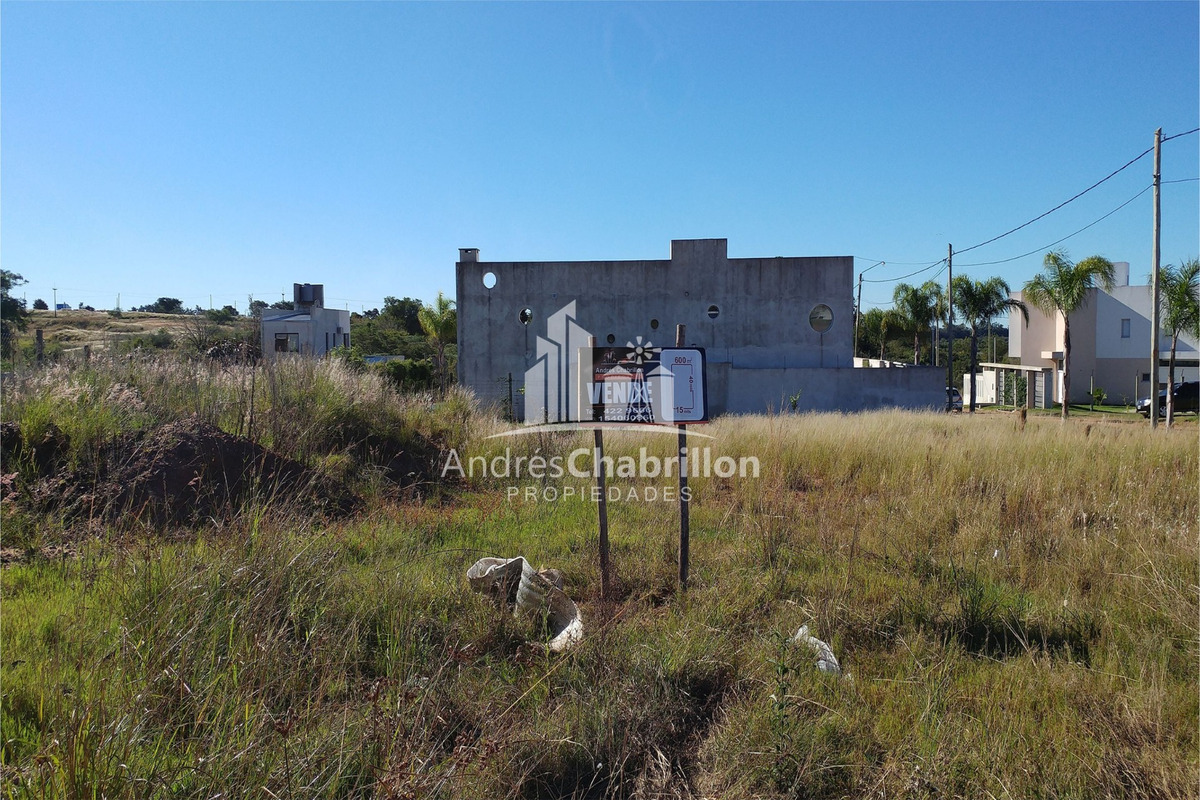 Terreno en venta sobre calle Monseñor de Andrea - foto 2