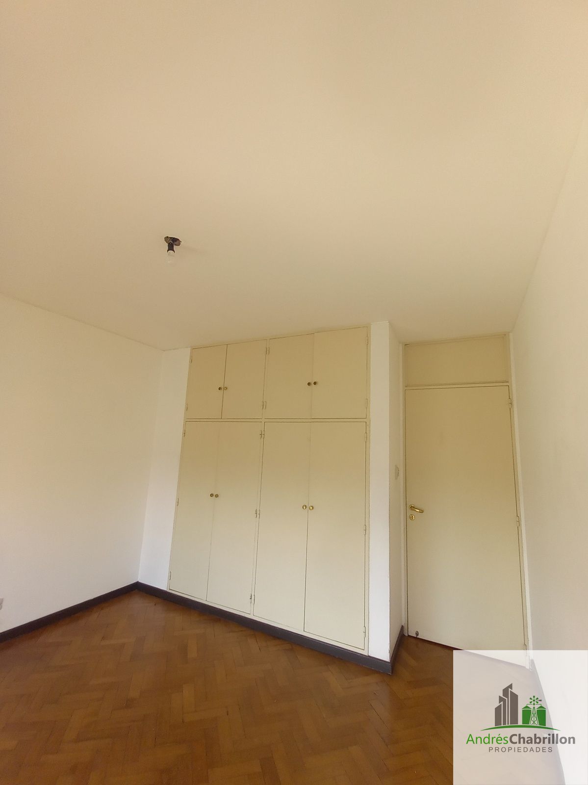 Alquiler: Semipiso en Edificio Ñaró – Peatonal de Concordia - foto 3