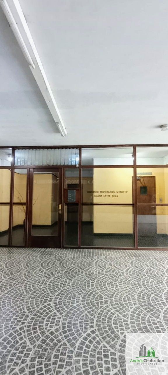 Departamento 2 dormitorios en alquiler con cochera sobre Peatonal Concordia
