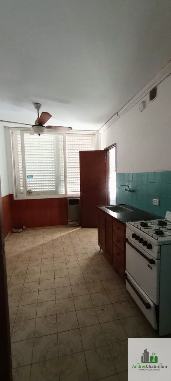 Departamento 2 dormitorios en alquiler con cochera sobre Peatonal Concordia - foto 4