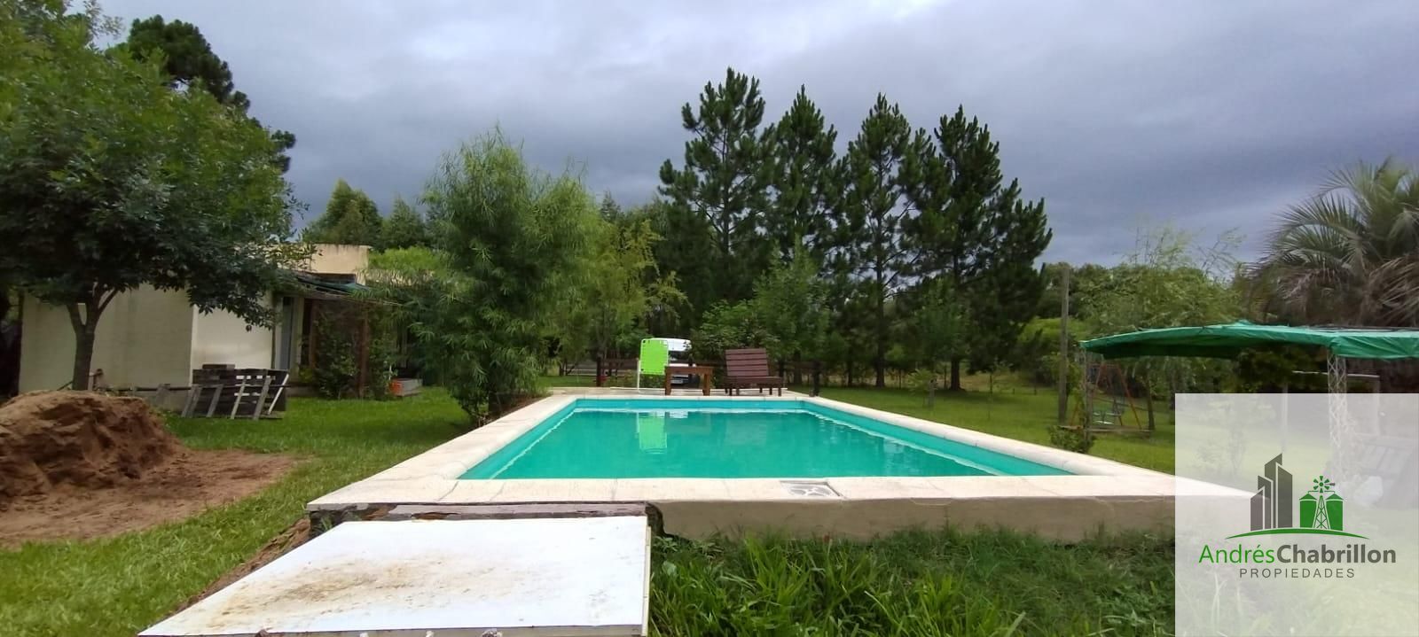 Casa con amplio terreno y piscina en zona Aeroclub - foto 3