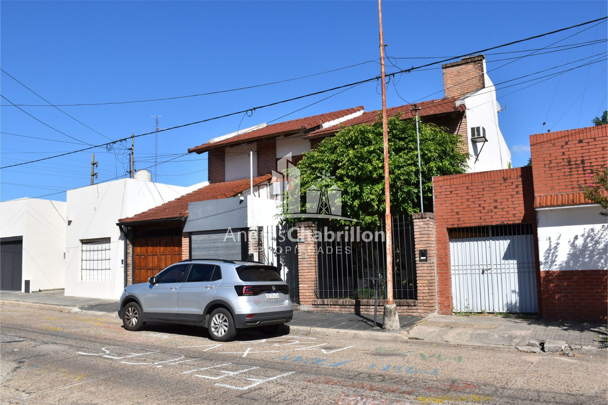 Hermosa Casa En Barrio Lezca