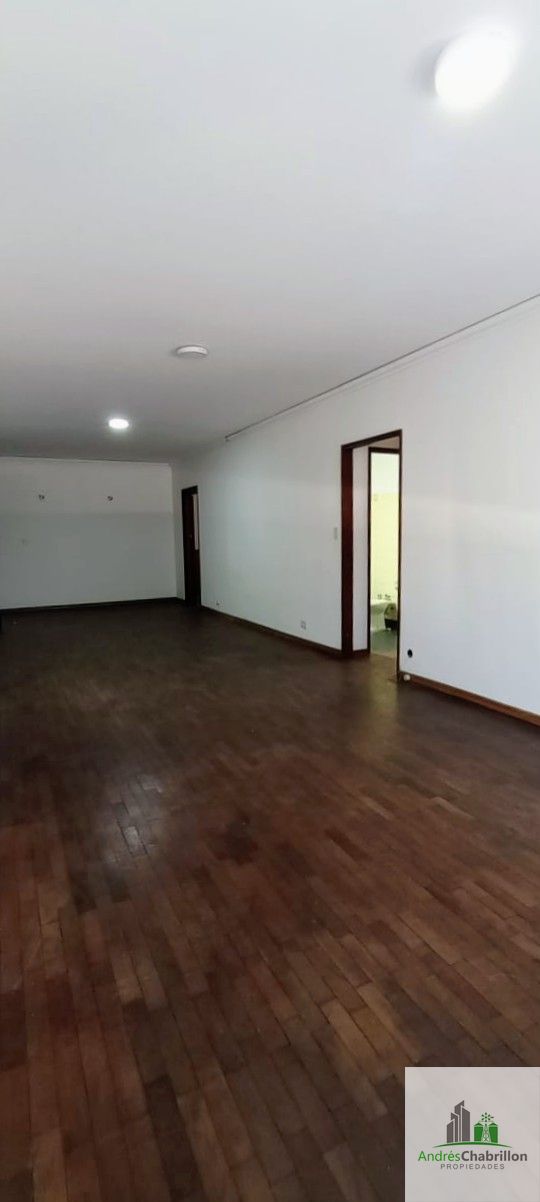 Departamento con cochera sobre peatonal de Concordia - foto 5