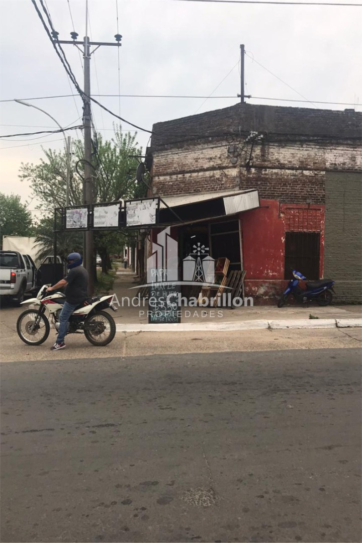 Venta de casa y dos locales comerciales - foto 2
