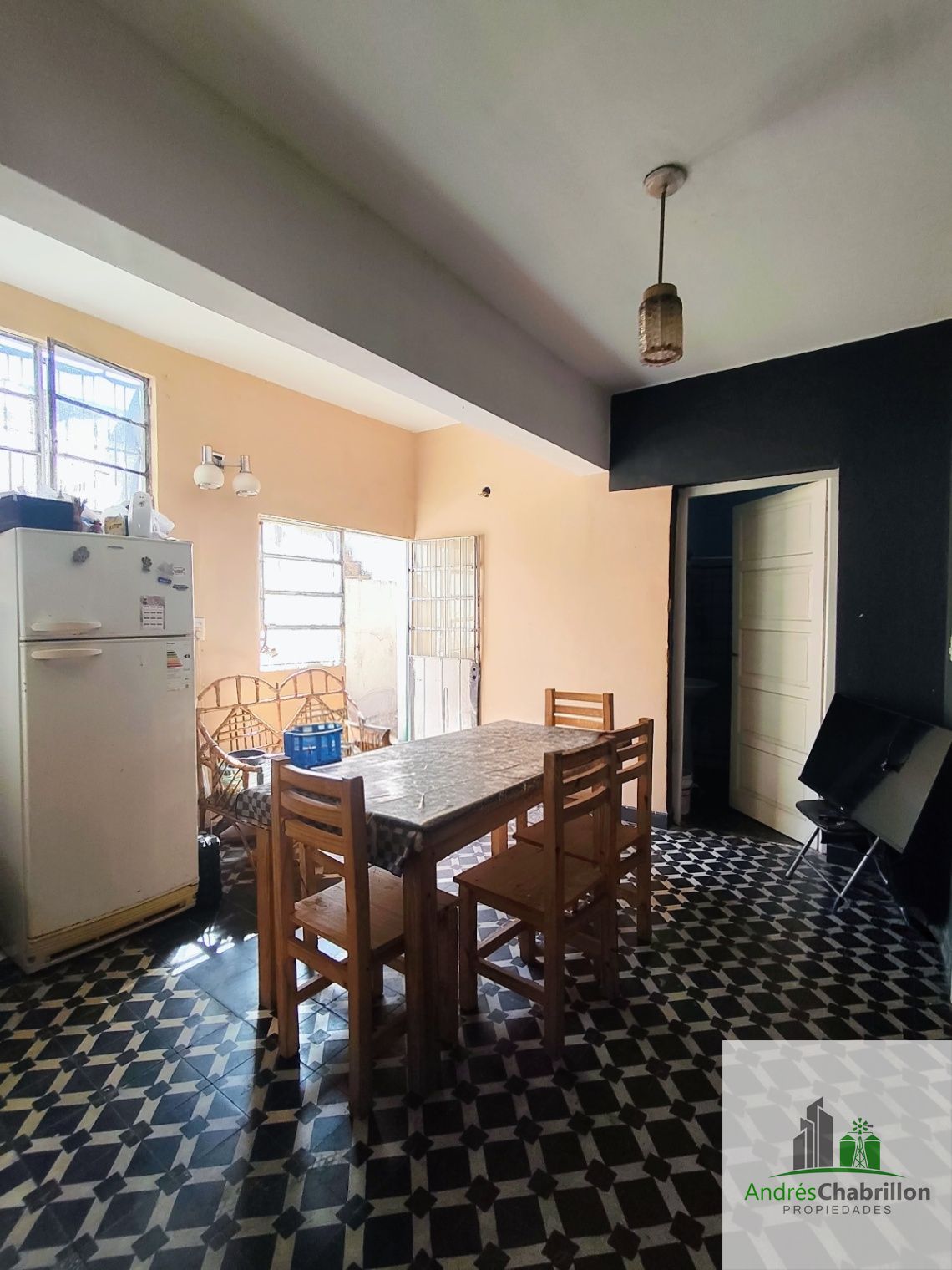 Oportunidad de Inversión: casa con local y galpón en venta - foto 2