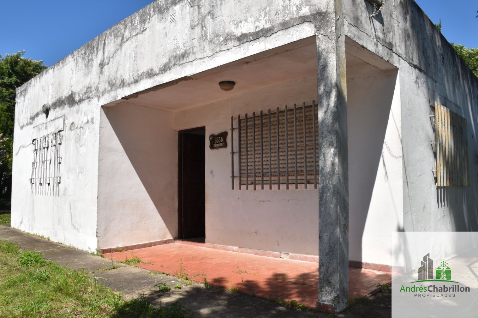 Casa de 2 dormitorios en venta con amplio terreno arbolado – Barrio Golf - foto 2