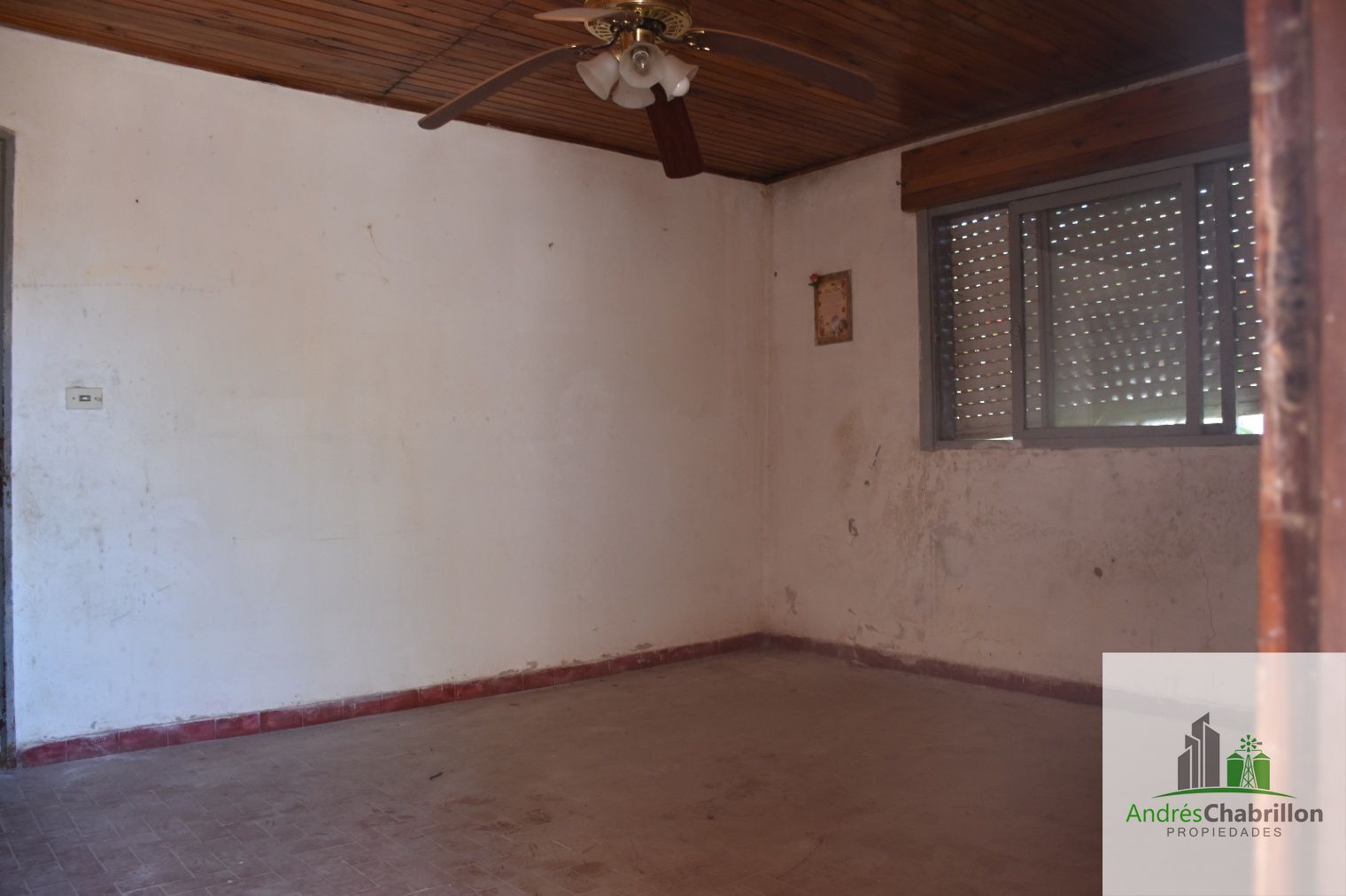 Casa de 2 dormitorios en venta con amplio terreno arbolado – Barrio Golf - foto 3