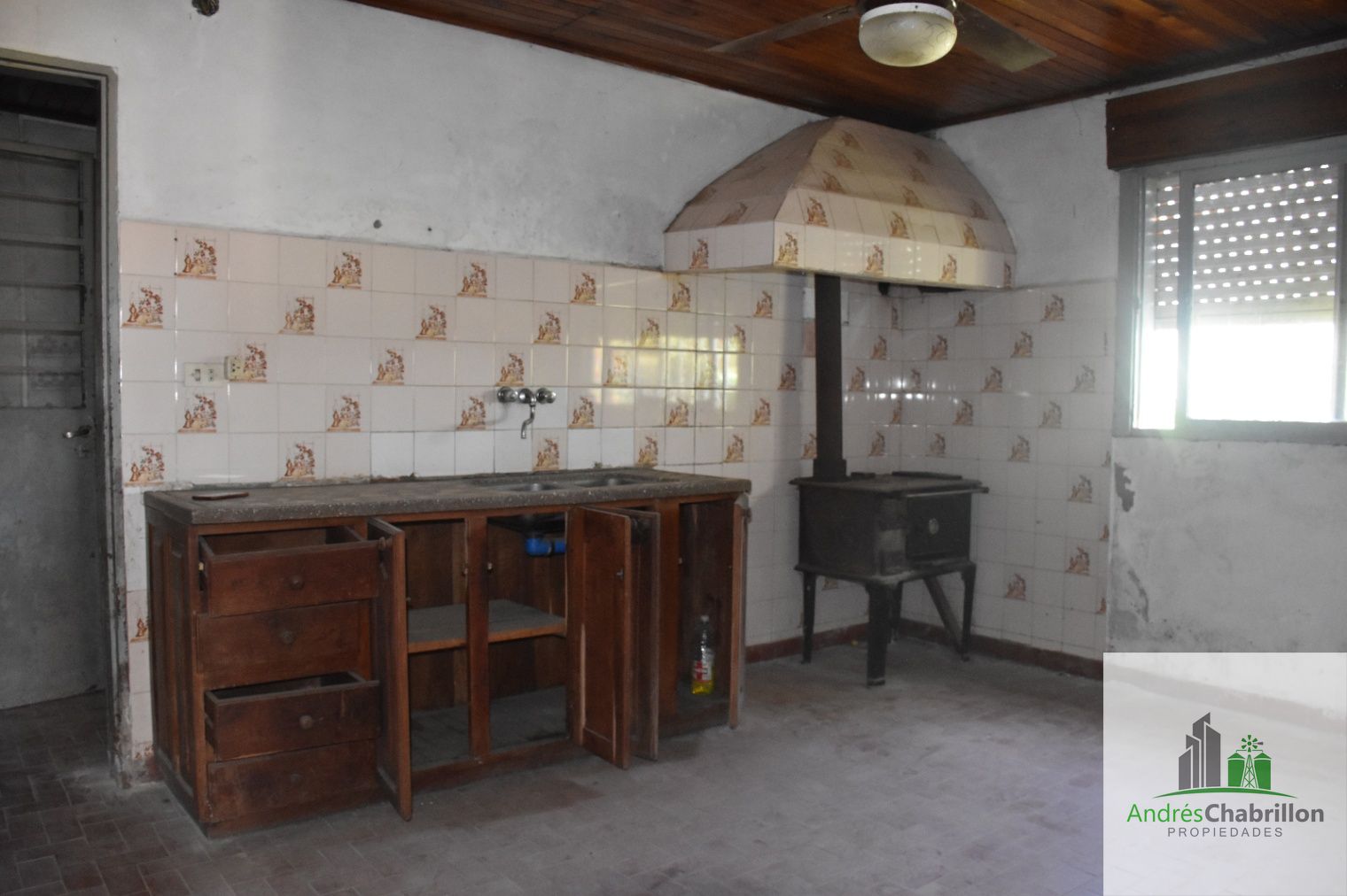 Casa de 2 dormitorios en venta con amplio terreno arbolado – Barrio Golf - foto 4