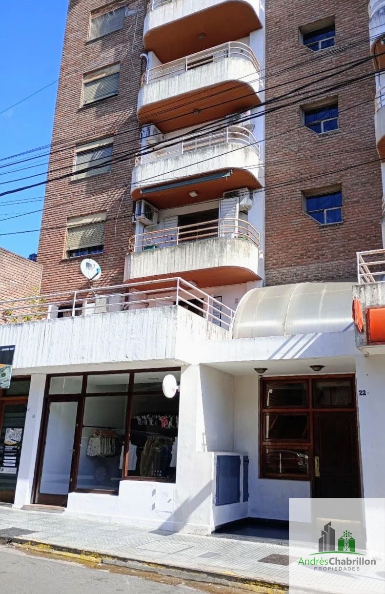 Departamento en venta a pasos de la peatonal – 2 dormitorios y balcón terraza