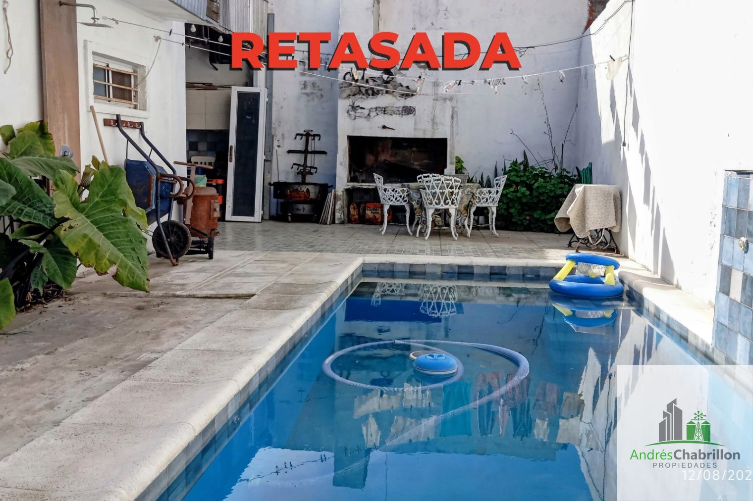 Casa en venta de tres dormitorios con local comercial al frente