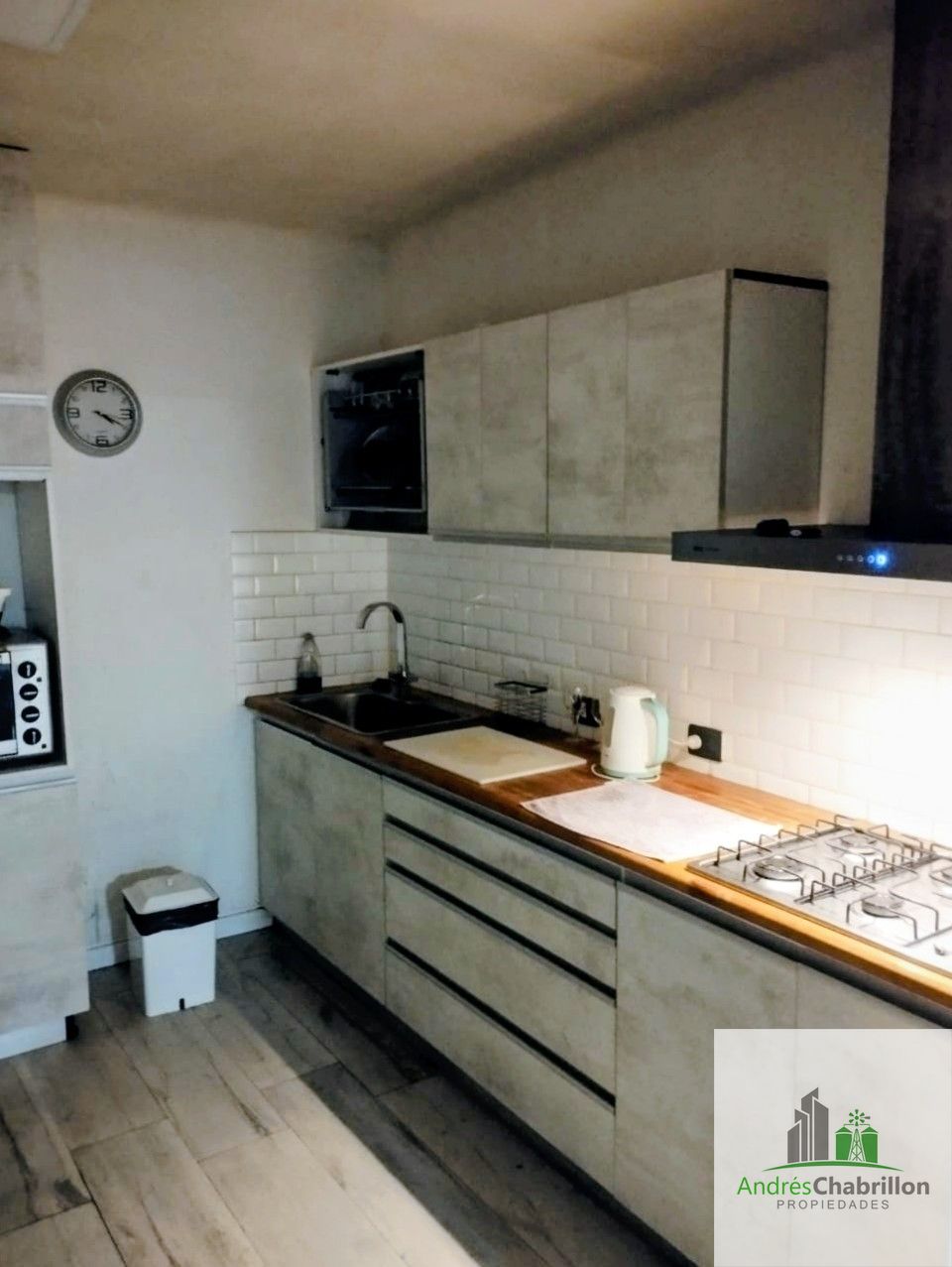 Casa en venta de tres dormitorios con local comercial al frente - foto 4
