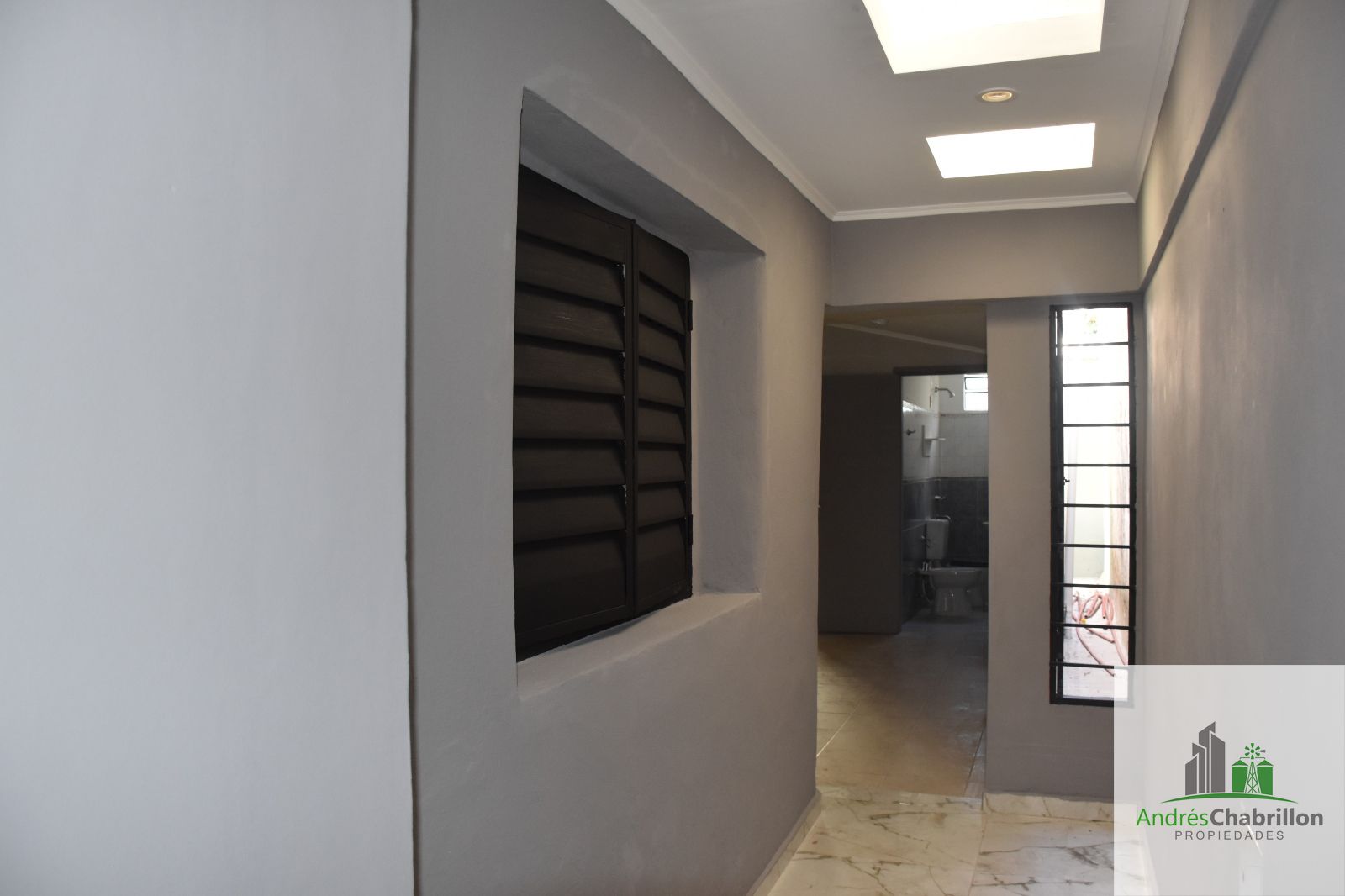 Casa con departamento en venta - foto 2