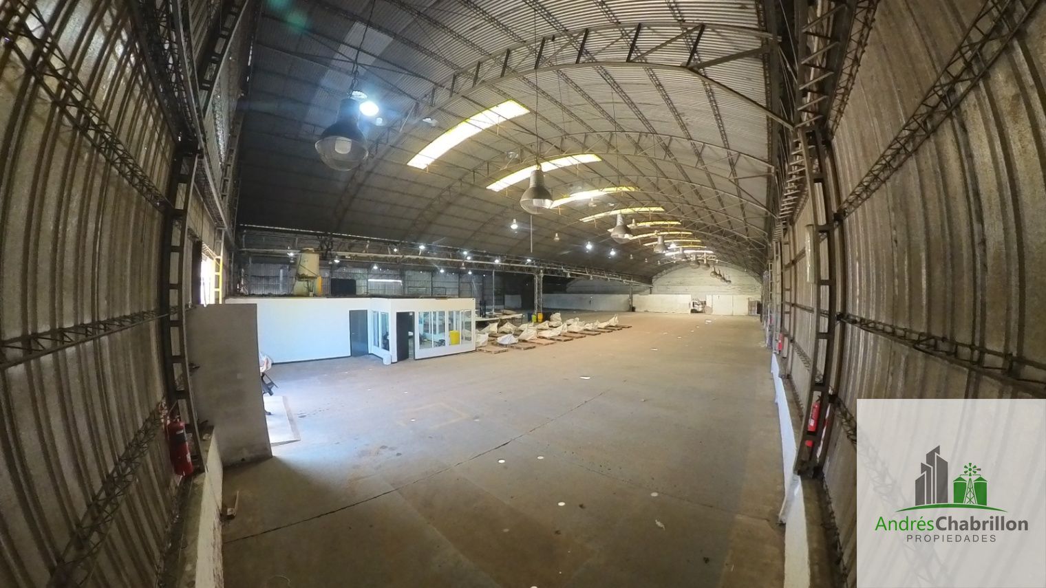 Excelente oportunidad de inversión en Concordia, galpón de 2670m2 cubiertos - foto 3