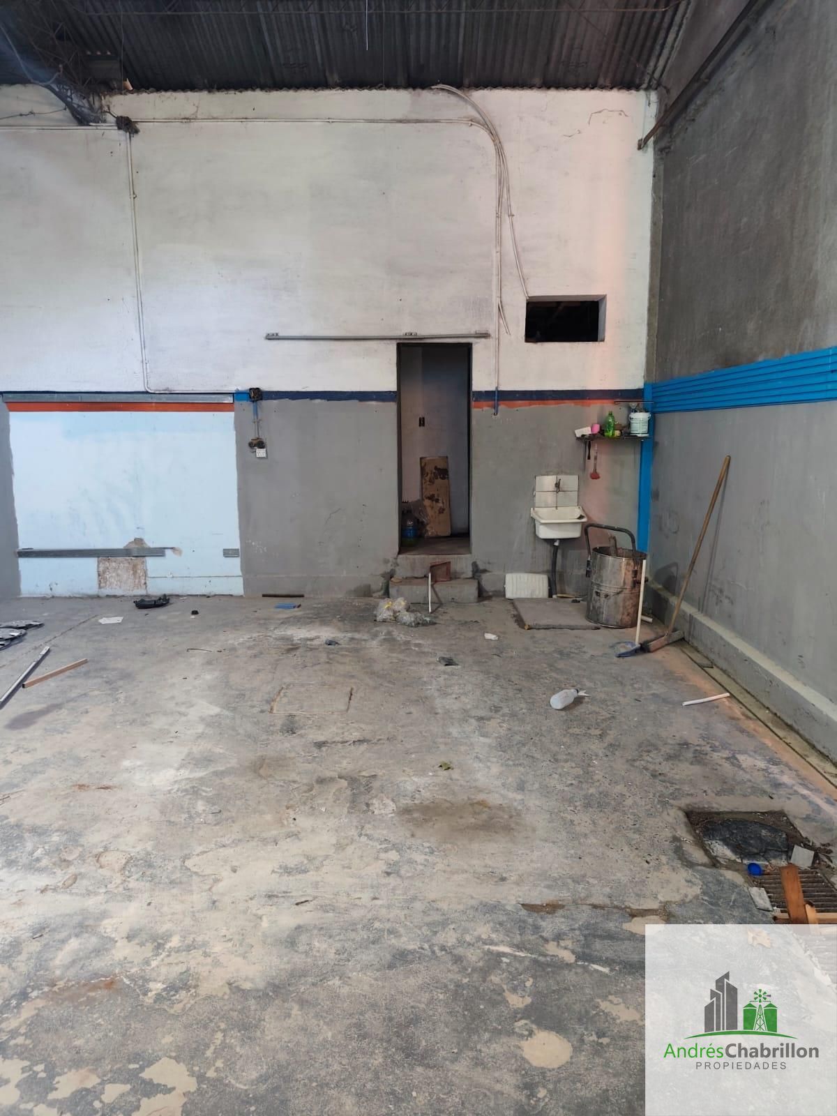 Salón comercial con amplias vidrieras y sistema de alarma – Ideal concesionaria - foto 3