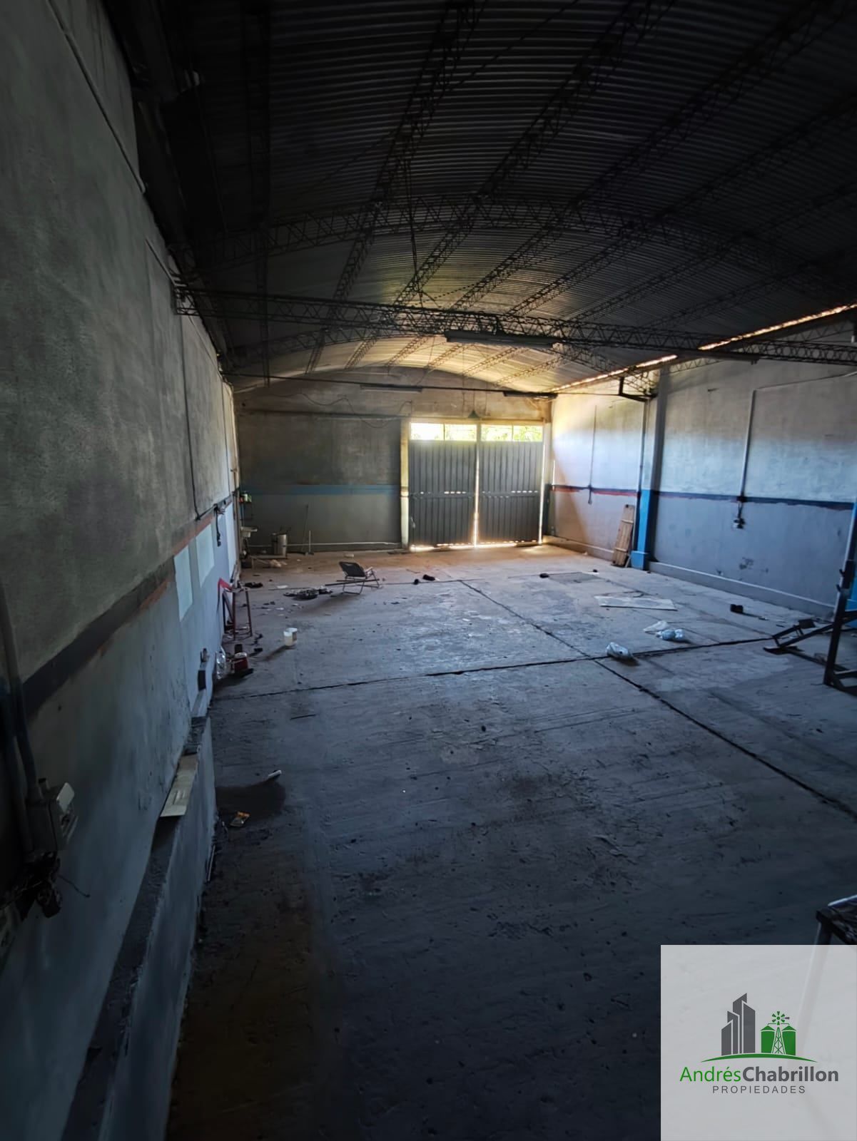 Salón comercial con amplias vidrieras y sistema de alarma – Ideal concesionaria - foto 4